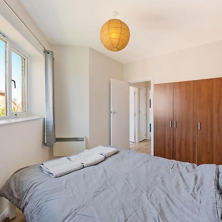 Apartamento Stunning Aparment In Canada Water Londres Exterior foto