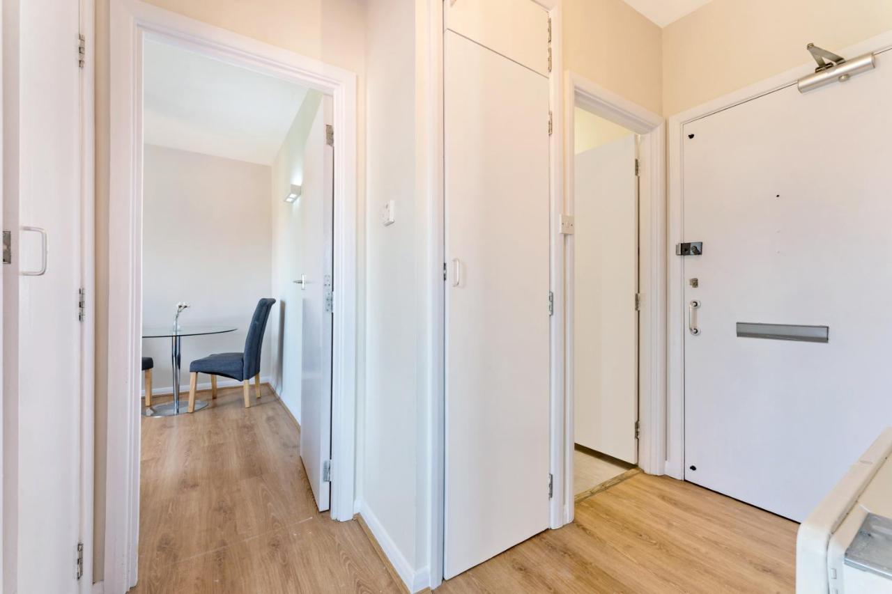 Apartamento Stunning Aparment In Canada Water Londres Exterior foto