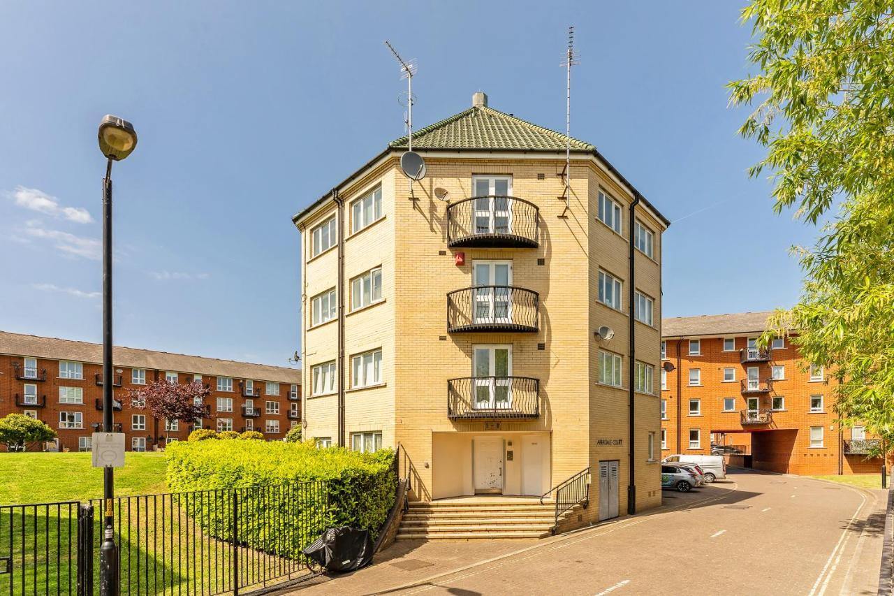 Apartamento Stunning Aparment In Canada Water Londres Exterior foto